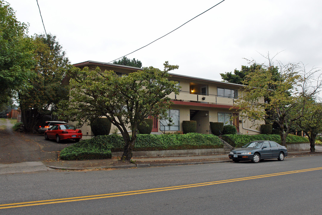 5411 SE 17th Ave in Portland, OR - Foto de edificio