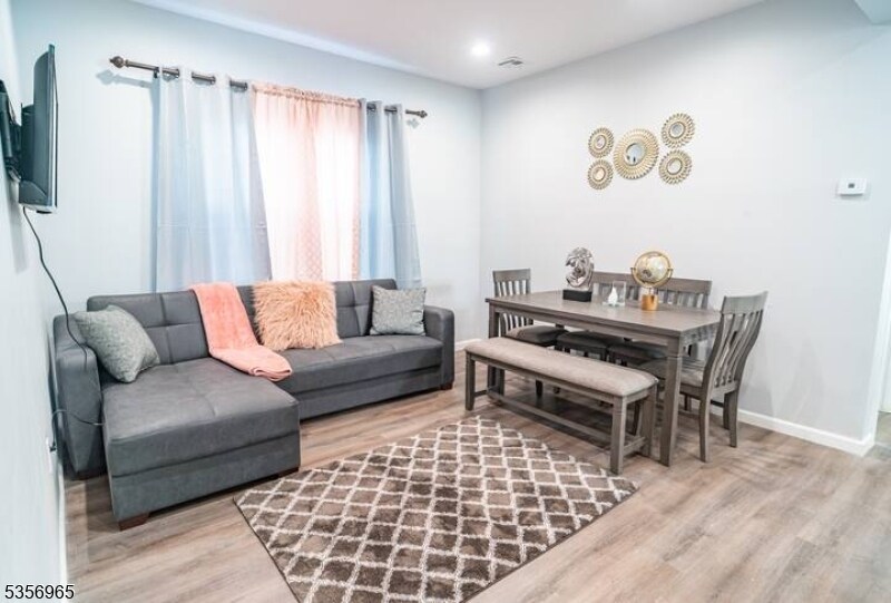 135 Fabyan Pl in Newark, NJ - Building Photo