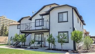 2704 Villalovos Ct in Bakersfield, CA - Building Photo - Building Photo