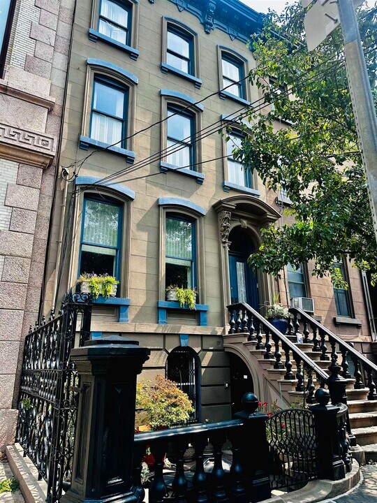 282 Montgomery St in Jersey City, NJ - Foto de edificio