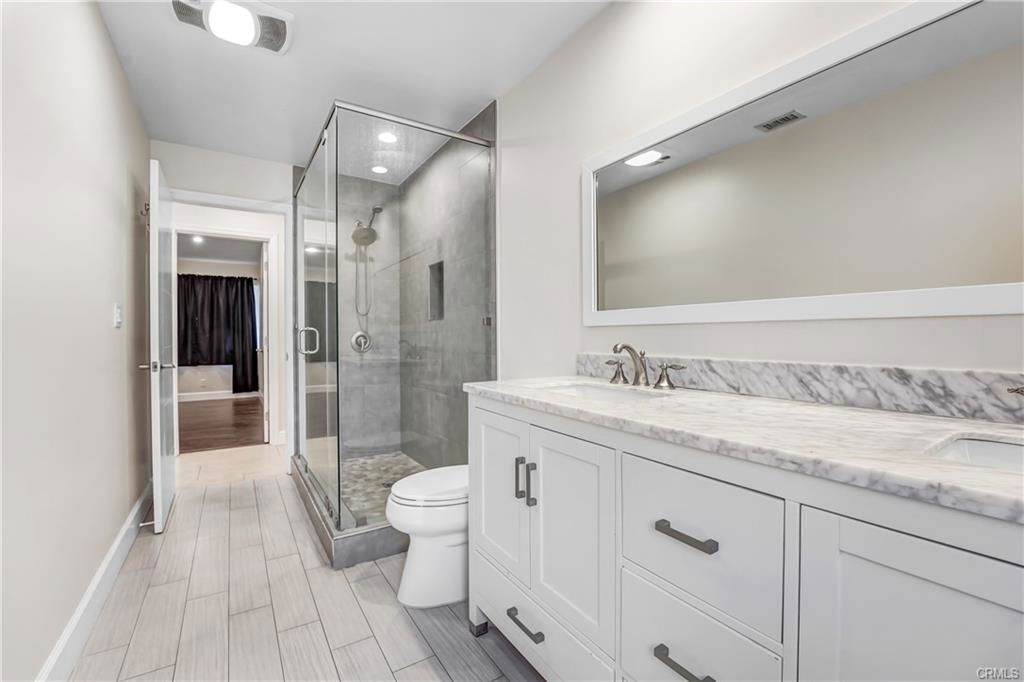 24375 Hatteras St in Los Angeles, CA - Building Photo