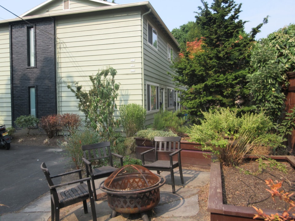 125 NE 24th Ave in Portland, OR - Building Photo