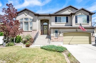 980 Woodstock Dr in North Salt Lake, UT - Building Photo