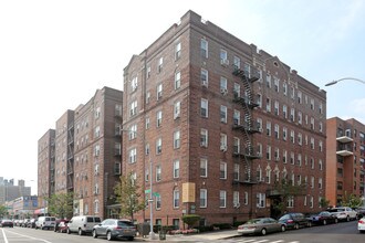 11146 76th Dr in Forest Hills, NY - Building Photo - Building Photo