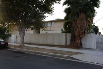 18556 Community St in Northridge, CA - Building Photo - Building Photo