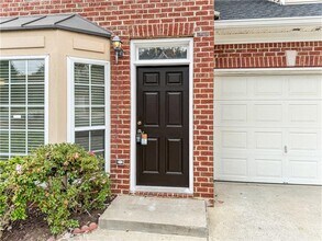 2000 Sterling Ct in Roswell, GA - Building Photo - Building Photo