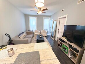 1433 N Cleaver St, Unit 1 in Chicago, IL - Foto de edificio - Building Photo