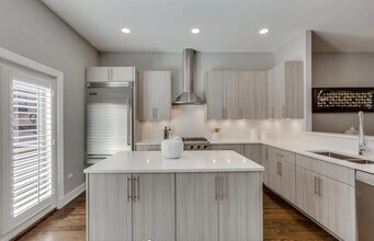 111 S Aberdeen St in Chicago, IL - Building Photo - Building Photo