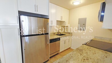 1820 Kaio?o Dr in Honolulu, HI - Building Photo - Building Photo