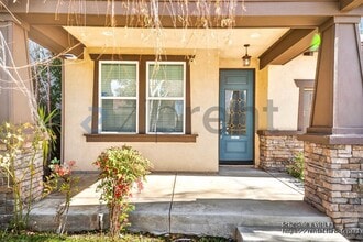 27544 N Weeping Willow Dr in Santa Clarita, CA - Foto de edificio - Building Photo