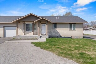 14410 E Heroy Ln in Spokane Valley, WA - Building Photo