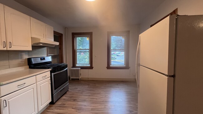 10 Smythe St, Unit 2 in Brookline, MA - Building Photo - Building Photo