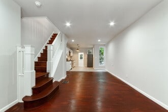 5628 Broomall St in Philadelphia, PA - Building Photo - Building Photo