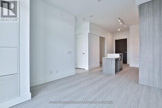 6 Greenbriar Rd in Toronto, ON - Building Photo - Building Photo