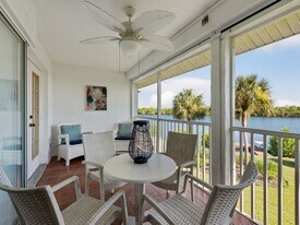 1175 Mainsail Dr in Naples, FL - Building Photo