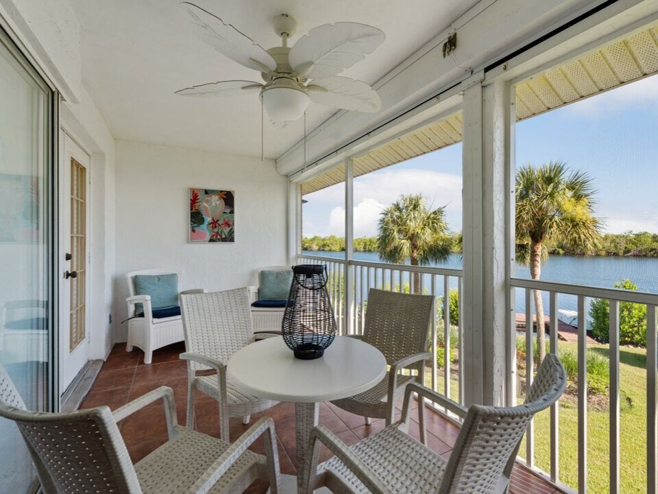 1175 Mainsail Dr in Naples, FL - Building Photo