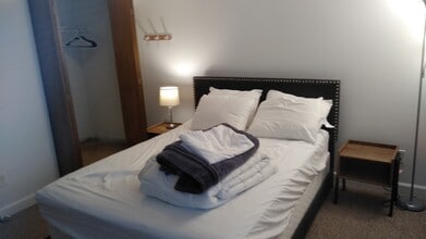 4 Pine Brook Ln, Unit Pine Brook B4 in North Springfield, VT - Foto de edificio - Building Photo