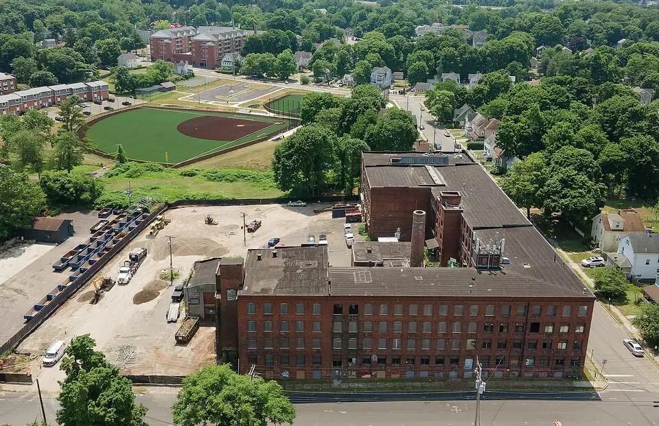 Tremont Flats in Meriden, CT - Foto de edificio