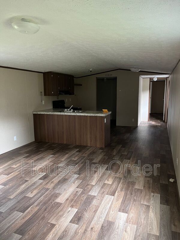 120 Shamrock Park Dr in Landrum, SC - Building Photo - Building Photo