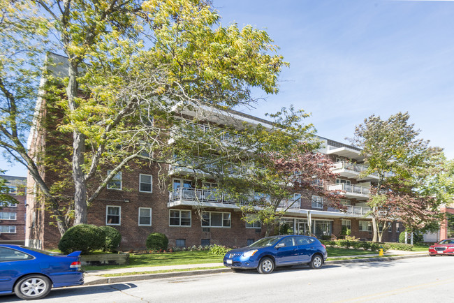 Freepark Apartments in Freeport, NY - Foto de edificio - Building Photo