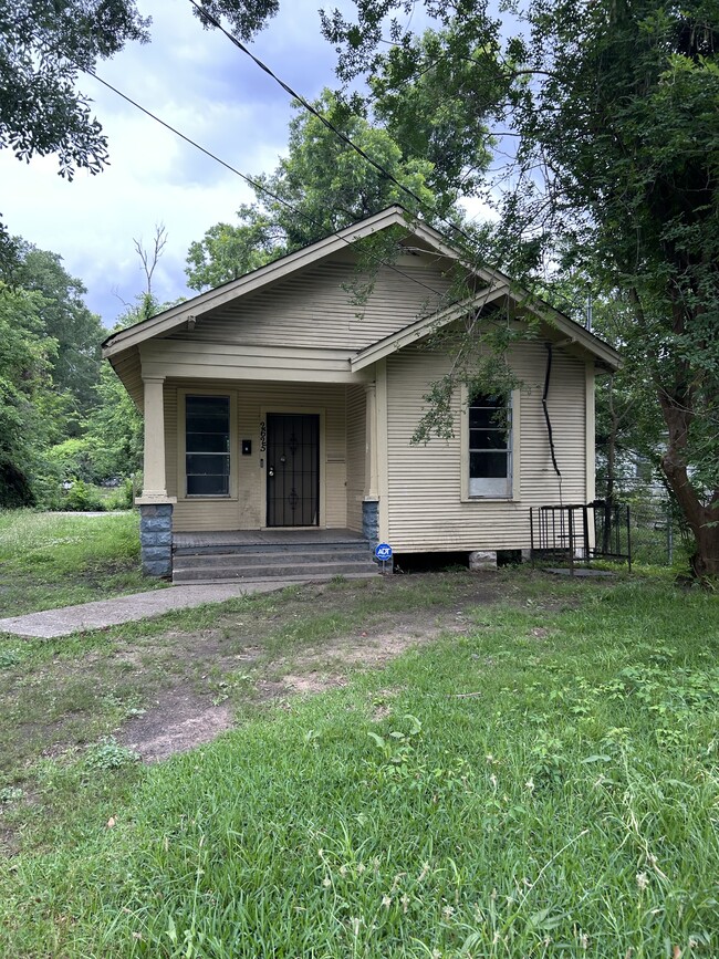 property at 2625 Dupont St