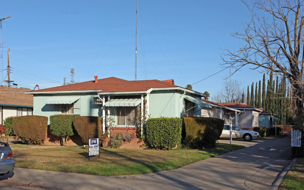 2117-2125 58th St in Sacramento, CA - Foto de edificio