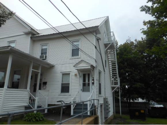 24 Gilford Ave in Laconia, NH - Foto de edificio - Building Photo