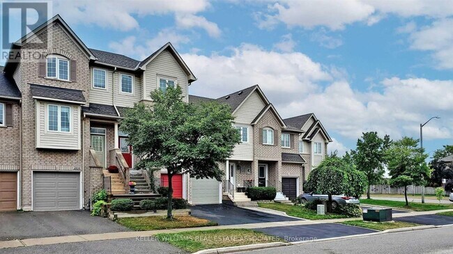 2106 Glenhampton Rd in Oakville, ON - Building Photo - Building Photo