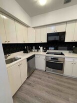 700 Meridian Ave in Miami Beach, FL - Building Photo