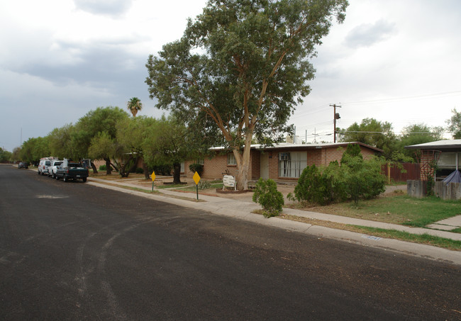 3711-3773 N Tuttle Ave in Tucson, AZ - Foto de edificio - Building Photo