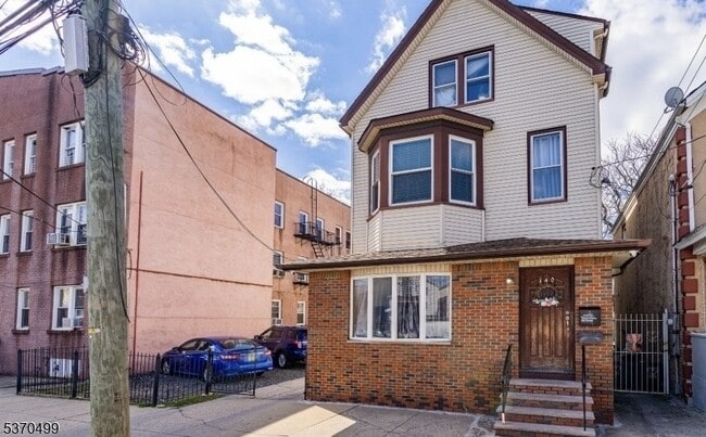 138 E Jersey St in Elizabeth, NJ - Building Photo - Building Photo