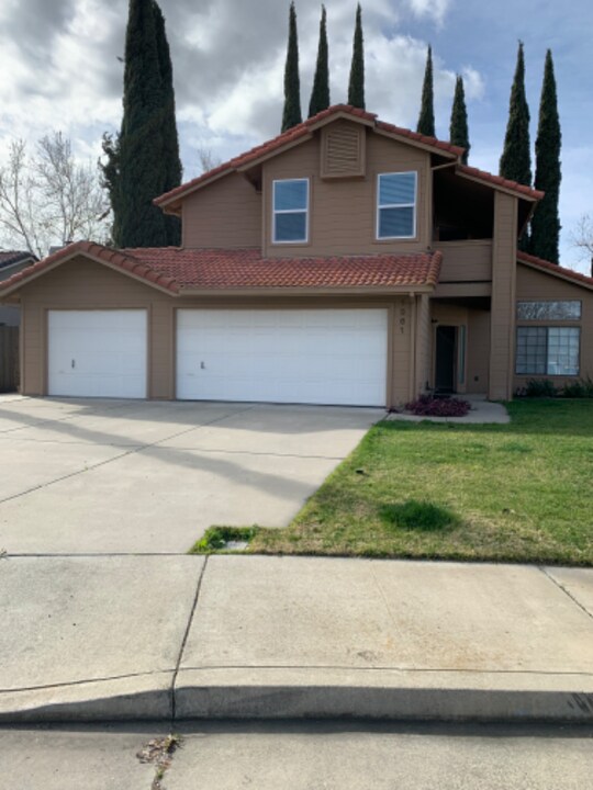 1961 Valley View Dr in Tracy, CA - Foto de edificio