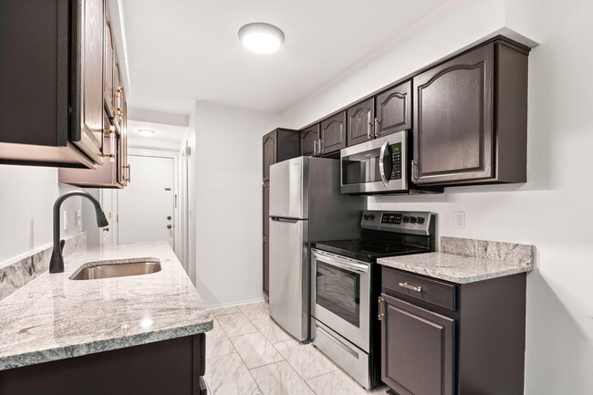property at 3034 Forest Creek Ct