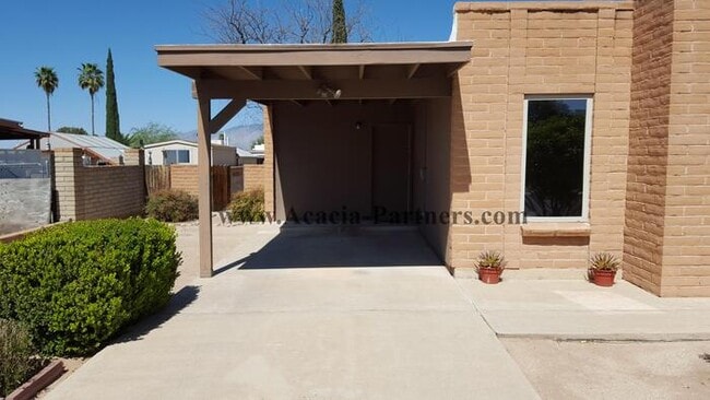 7341 E 42nd St in Tucson, AZ - Foto de edificio - Building Photo