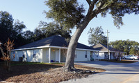 909 E Johnson Ave in Pensacola, FL - Foto de edificio - Building Photo