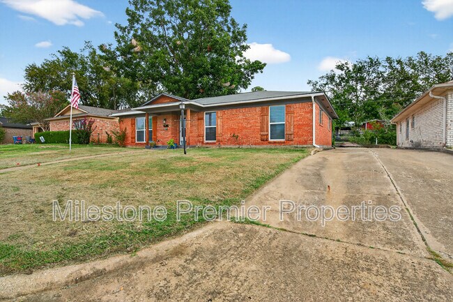 112 S Wood Ave in Denison, TX - Building Photo - Building Photo