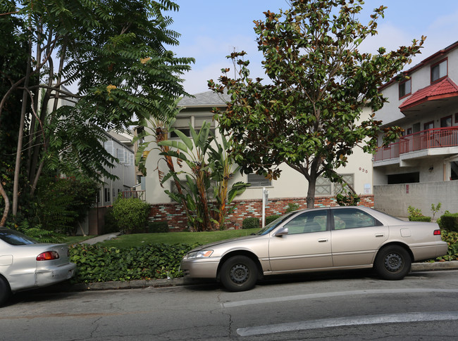 935 N Louise St in Glendale, CA - Foto de edificio - Building Photo