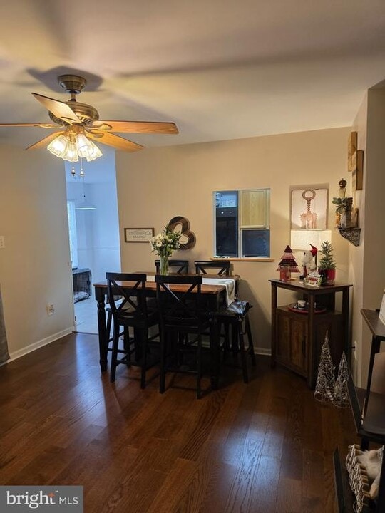 6007 Riverfront Dr in Palmyra, NJ - Building Photo