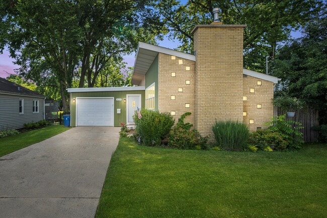 4108 Fairview Ave in Downers Grove, IL - Building Photo - Building Photo
