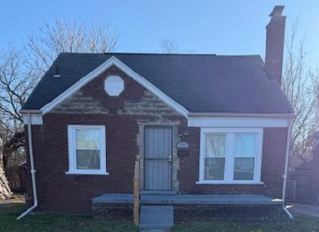 property at 175 W Brentwood St