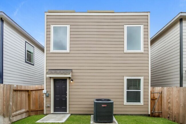 15257 Estrella Rd E in Houston, TX - Building Photo - Building Photo