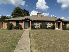 405 Amber Ln in Desoto, TX - Building Photo