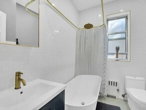 106 E 32nd St, Unit Penthouse in Brooklyn, NY - Foto de edificio - Building Photo