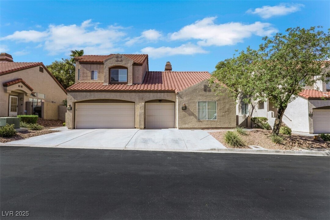1713 Empire Mine Dr in Henderson, NV - Building Photo