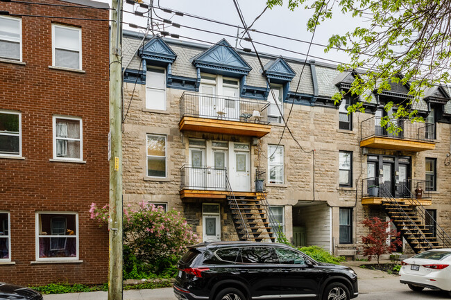 379 Saint-Philippe Rue in Montréal, QC - Building Photo - Building Photo