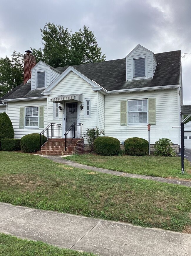 225 N Grant St in Waynesboro, PA - Building Photo - Building Photo