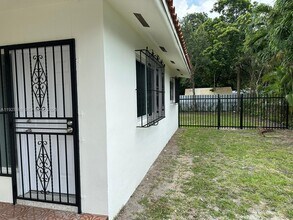 7071 SW 4th St in Miami, FL - Building Photo - Building Photo