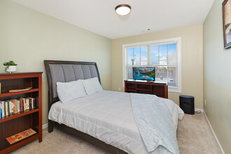 4010 Lake Manor Way in Atlanta, GA - Foto de edificio - Building Photo