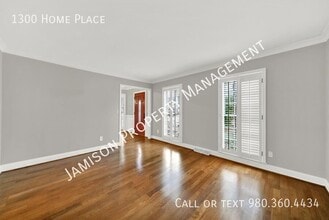 1300 Home Pl in Matthews, NC - Building Photo - Building Photo