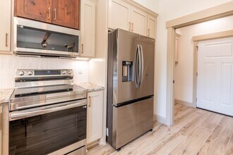 261 Gay St, Unit B in Plain City, OH - Foto de edificio - Building Photo